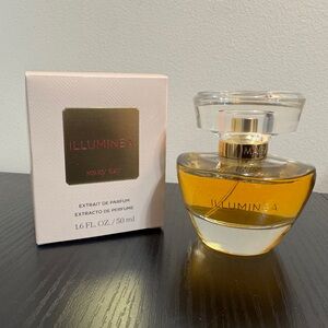 Mary Kay Illuminea Fragrance with Gold Accents